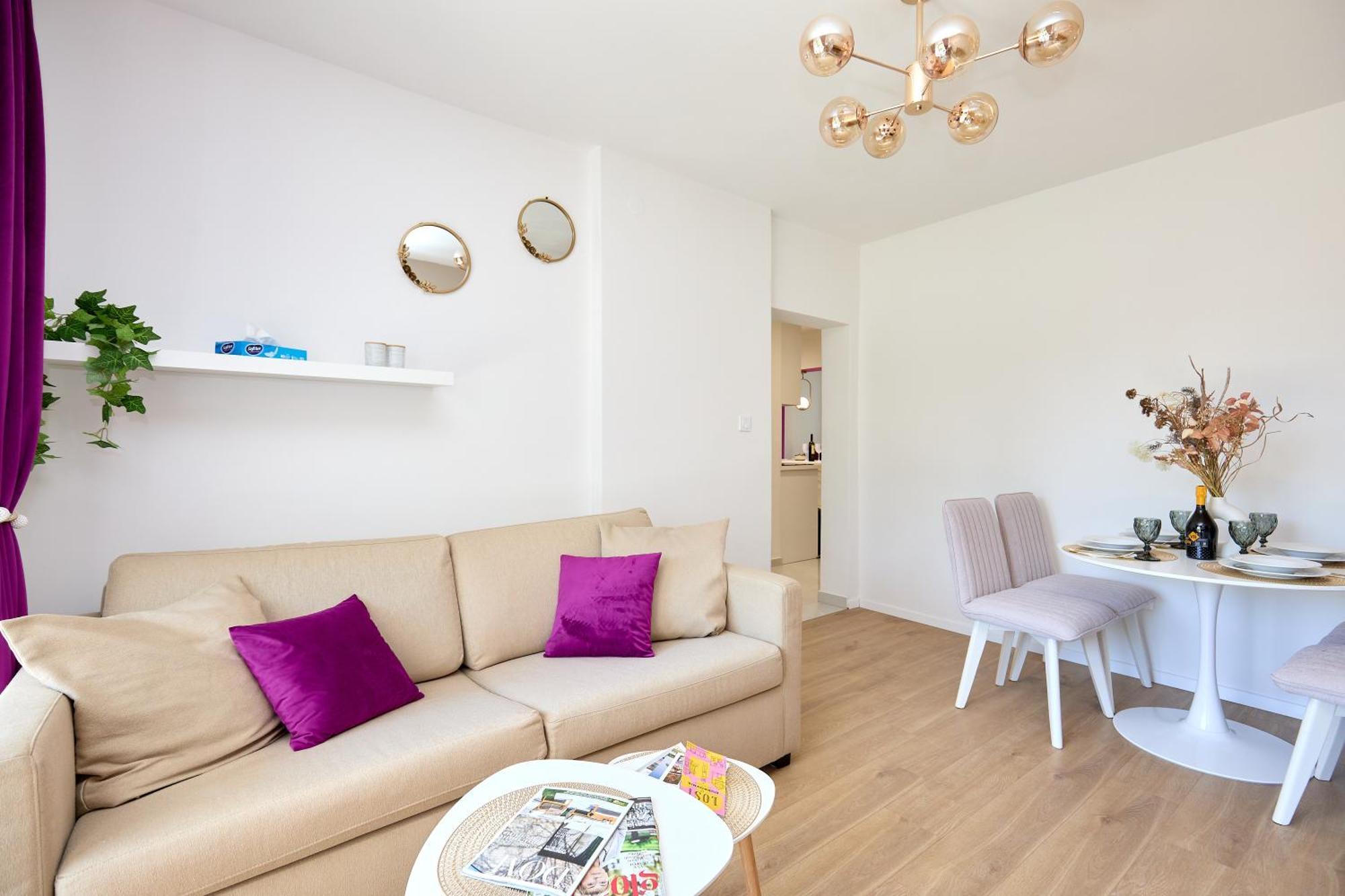 Golden Rose - Walking Distance 1 Km From Old Town Apartment *