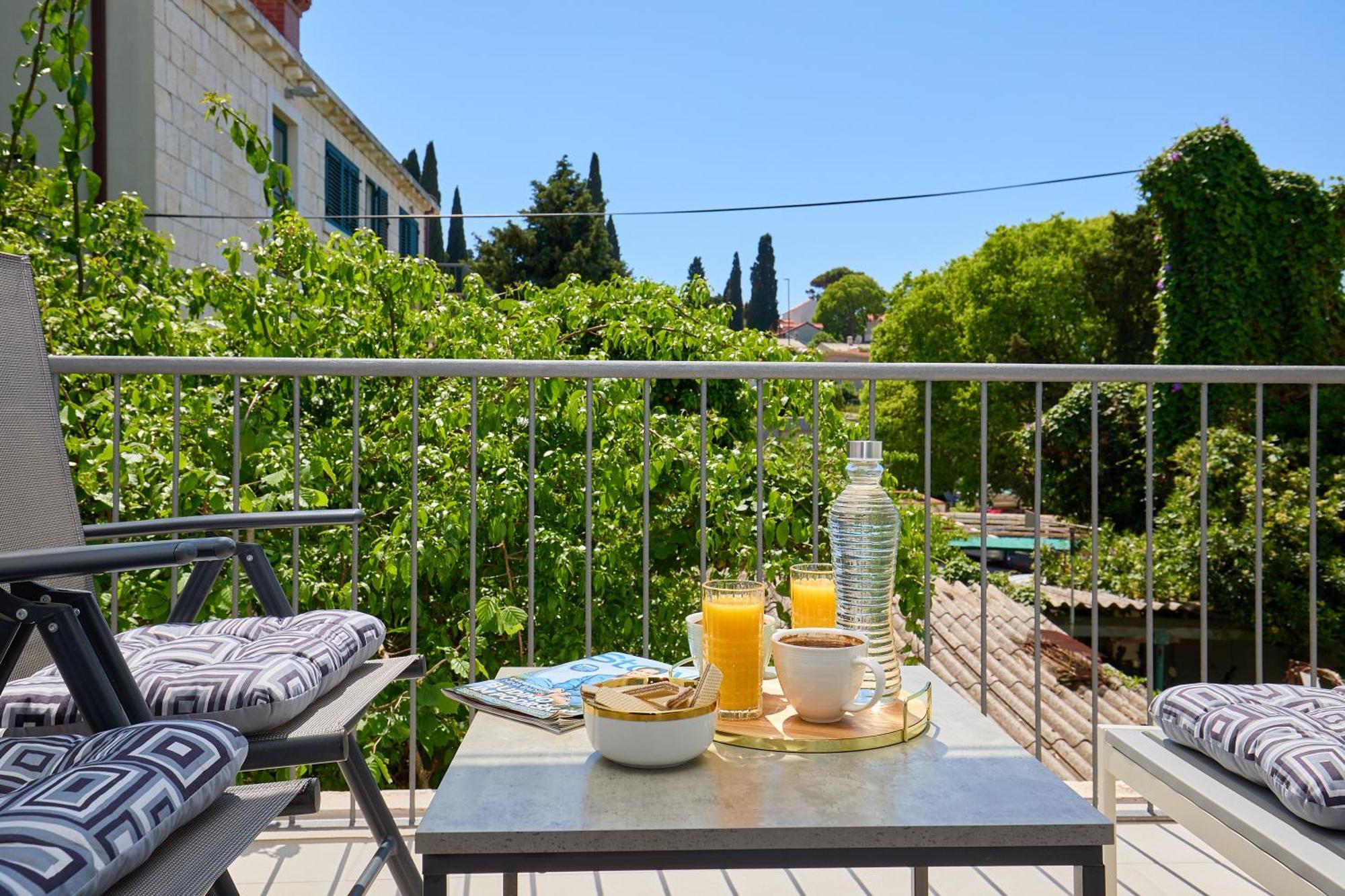 Golden Rose - Walking Distance 1 Km From Old Town Apartment *